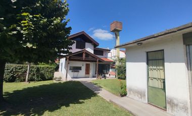 CASA 4 AMBIENTES CLAYPOLE FONDO LIBRE DOBLE LOTE