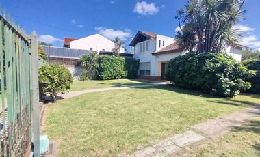 CASA 4 AMBIENTES CLAYPOLE FONDO LIBRE DOBLE LOTE