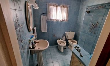 CASA 4 AMBIENTES CLAYPOLE FONDO LIBRE DOBLE LOTE
