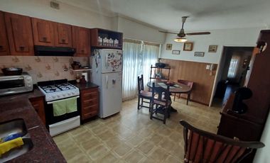 CASA 4 AMBIENTES CLAYPOLE FONDO LIBRE DOBLE LOTE