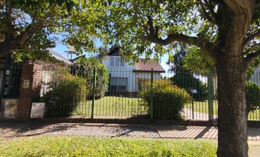 CASA 4 AMBIENTES CLAYPOLE FONDO LIBRE DOBLE LOTE
