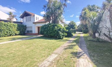 CASA 4 AMBIENTES CLAYPOLE FONDO LIBRE DOBLE LOTE