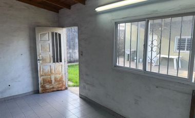 Casa En Venta con Buen Lote Libre!!! Fader 1375, Luís Guillón.-