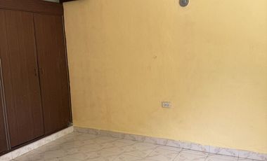 Espacio Comercial Todo en uno: Casa con terreno y 2 locales ¡Lista para Rentar!