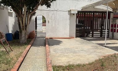 Espacio Comercial Todo en uno: Casa con terreno y 2 locales ¡Lista para Rentar!