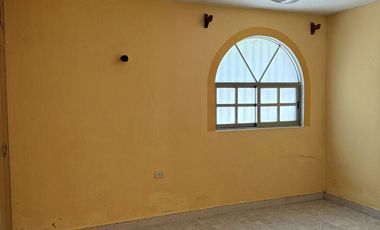 Espacio Comercial Todo en uno: Casa con terreno y 2 locales ¡Lista para Rentar!