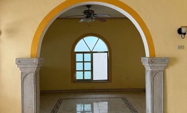 Espacio Comercial Todo en uno: Casa con terreno y 2 locales ¡Lista para Rentar!