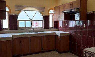 Espacio Comercial Todo en uno: Casa con terreno y 2 locales ¡Lista para Rentar!