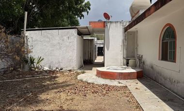 Espacio Comercial Todo en uno: Casa con terreno y 2 locales ¡Lista para Rentar!