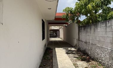 Espacio Comercial Todo en uno: Casa con terreno y 2 locales ¡Lista para Rentar!