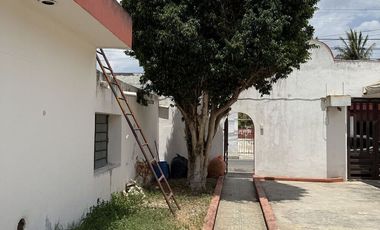 Espacio Comercial Todo en uno: Casa con terreno y 2 locales ¡Lista para Rentar!