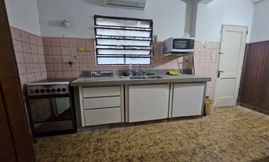 Amplio PH en alquiler en Beccar