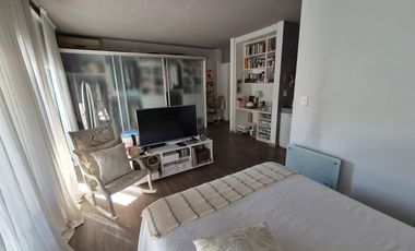 Departamento en  alquiler 2 ambientes en duplex cochera