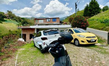 Casa Con Lote En Venta Sector San Cristóbal, Medellín - Vereda La Palma