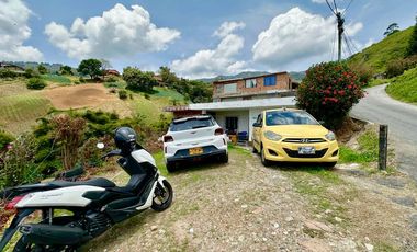 Casa Con Lote En Venta Sector San Cristóbal, Medellín - Vereda La Palma