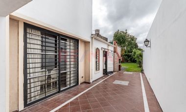 Venta CASA COCHERAS JARDÍN  Monte Grande