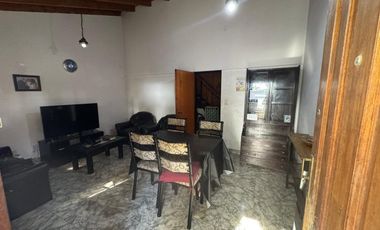 CASA EN VENTA 4 AMBIENTES con PATIO apta CREDITO