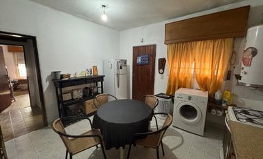 CASA EN VENTA 4 AMBIENTES con PATIO apta CREDITO