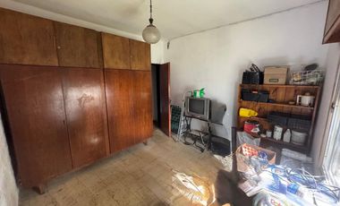 CASA EN VENTA 4 AMBIENTES con PATIO apta CREDITO