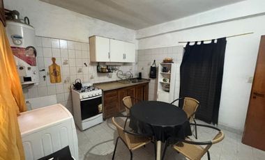 CASA EN VENTA 4 AMBIENTES con PATIO apta CREDITO