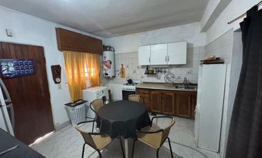 CASA EN VENTA 4 AMBIENTES con PATIO apta CREDITO