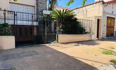 PH VENTA LOMAS DE ZAMORA ZONA CENTRICA CON COCHERA