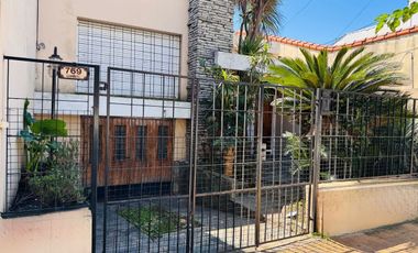 PH VENTA LOMAS DE ZAMORA ZONA CENTRICA CON COCHERA