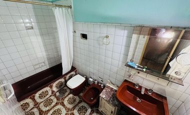 PH VENTA LOMAS DE ZAMORA ZONA CENTRICA CON COCHERA