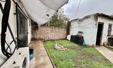 Casa tres ambientes en venta en Longchamps