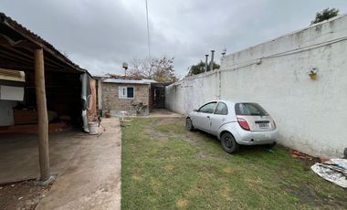 Casa tres ambientes en venta en Longchamps