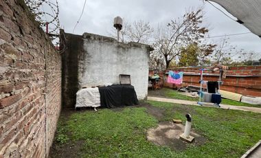 Casa tres ambientes en venta en Longchamps