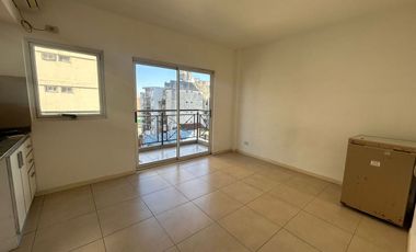 ALQUILER MONOAMBIENTE EN FLORES CON BALCON