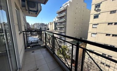 ALQUILER MONOAMBIENTE EN FLORES CON BALCON