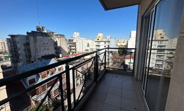 ALQUILER MONOAMBIENTE EN FLORES CON BALCON