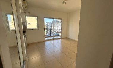 ALQUILER MONOAMBIENTE EN FLORES CON BALCON