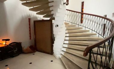 Venta  Acassuso casa 6 amb. Perú y Libertador.