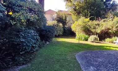 Venta  Acassuso casa 6 amb. Perú y Libertador.