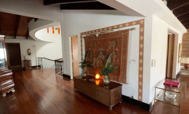 Venta  Acassuso casa 6 amb. Perú y Libertador.