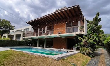 Venta  Acassuso casa 6 amb. Perú y Libertador.