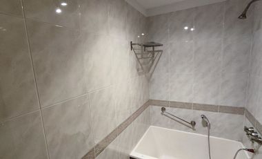 Venta  Acassuso casa 6 amb. Perú y Libertador.