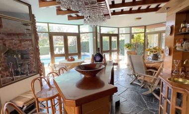 Venta  Acassuso casa 6 amb. Perú y Libertador.