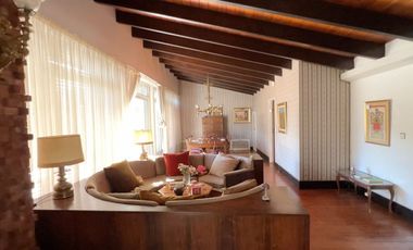 Venta  Acassuso casa 6 amb. Perú y Libertador.