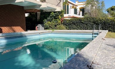 Venta  Acassuso casa 6 amb. Perú y Libertador.