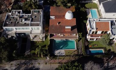 Venta  Acassuso casa 6 amb. Perú y Libertador.