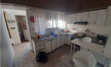 CASA 4AMB C/COCHERA QUILMES NORTE