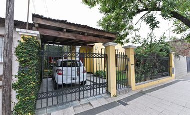 Casa 3 dormitorios con patio y pileta