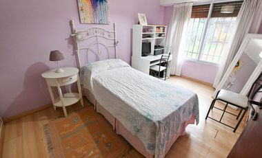 Casa 3 dormitorios con patio y pileta