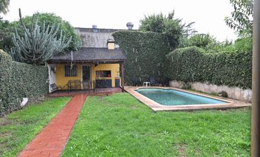 Casa 3 dormitorios con patio y pileta