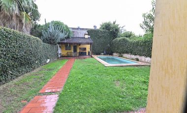 Casa 3 dormitorios con patio y pileta