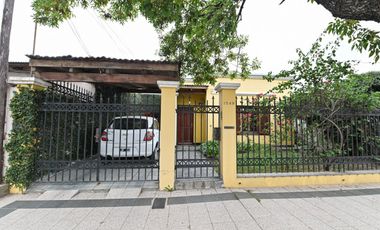 Casa 3 dormitorios con patio y pileta
